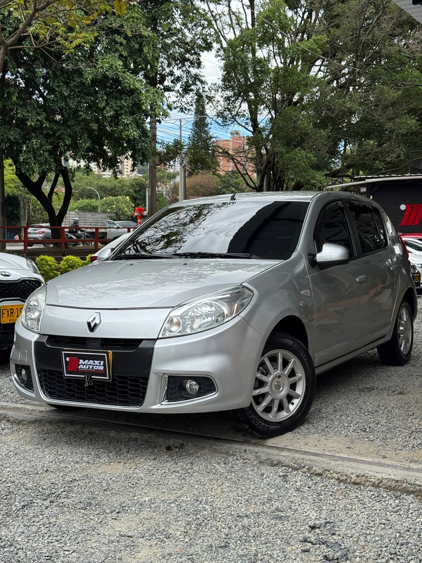 RENAULT SANDERO AUTOMATIQ