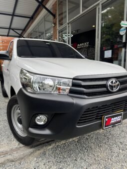 
										TOYOTA HILUX ESTACAS 2.4 MT 4X4 DIÉSEL full									