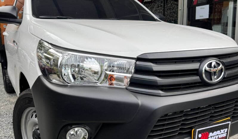 
								TOYOTA HILUX ESTACAS 2.4 MT 4X4 DIÉSEL full									