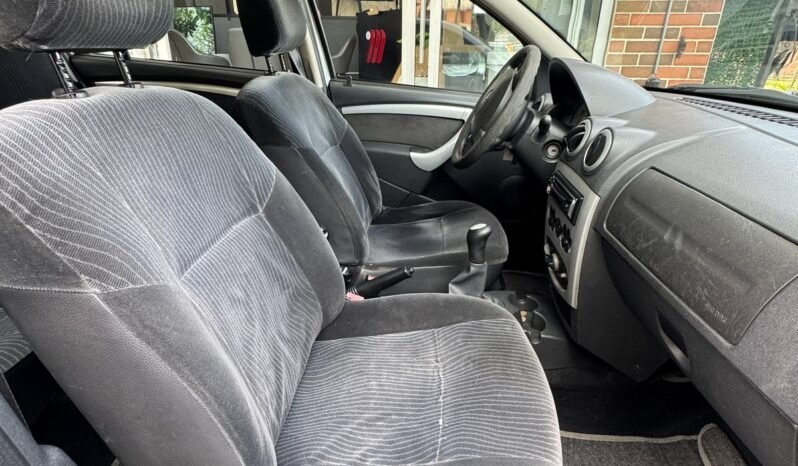 
								RENAULT SANDERO GT LINE 16V 1.6 MT full									