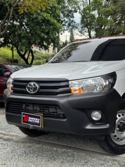 
										TOYOTA HILUX ESTACAS 2.4 MT 4X4 DIÉSEL full									