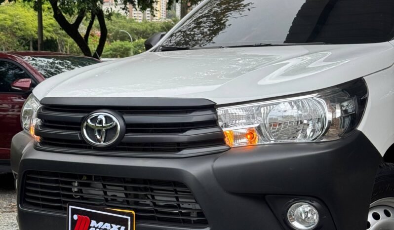 
								TOYOTA HILUX ESTACAS 2.4 MT 4X4 DIÉSEL full									