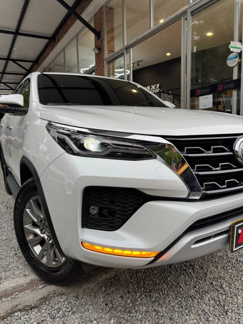 
								TOYOTA FORTUNER SRV 2.8 DIÉSEL 4X2 full									