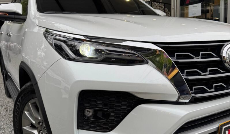 
								TOYOTA FORTUNER SRV 2.8 DIÉSEL 4X2 full									