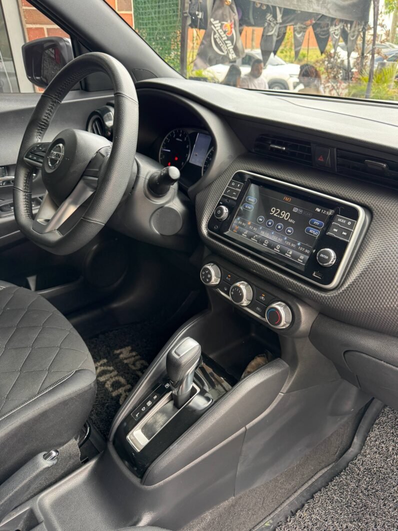 
								NISSAN KICKS ADVANCE AT 1.6 full									