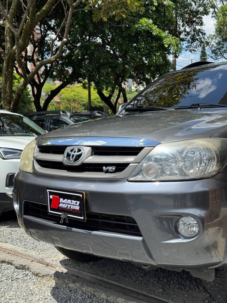 
								TOYOTA FORTUNER SR.5 4.0 GAS/GASOLINA full									