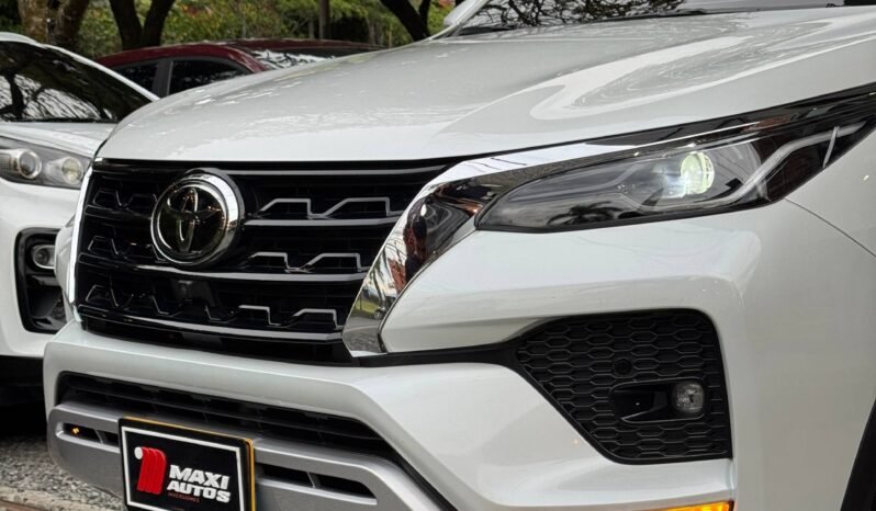 
								TOYOTA FORTUNER SRV 2.8 DIÉSEL 4X2 full									