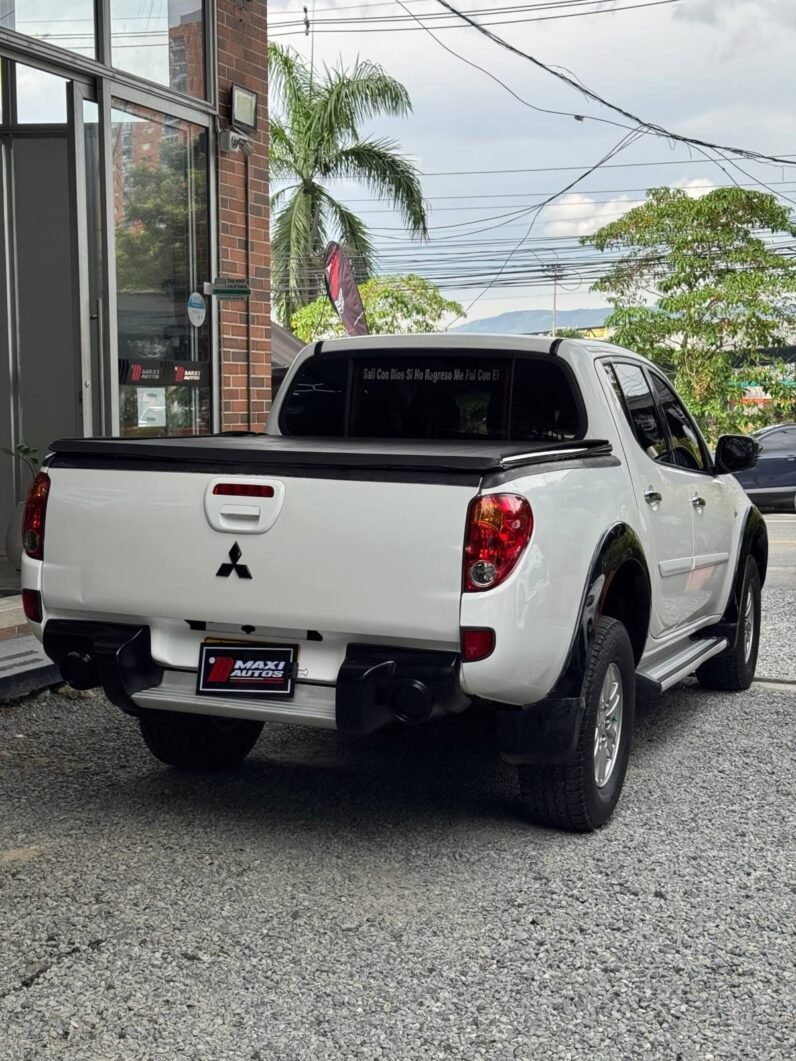 
								MITSUBISHI SPORTERO L200 MT 4X4 DIESEL full									