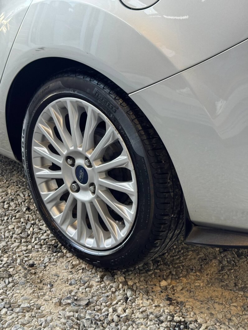 
								FORD FIESTA TITANIUM AT 1.6 full									