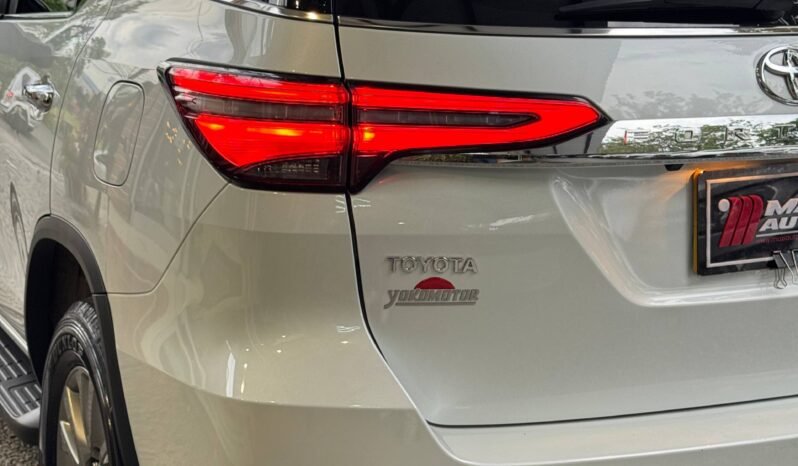 
								TOYOTA FORTUNER SRV 2.8 DIÉSEL 4X2 full									