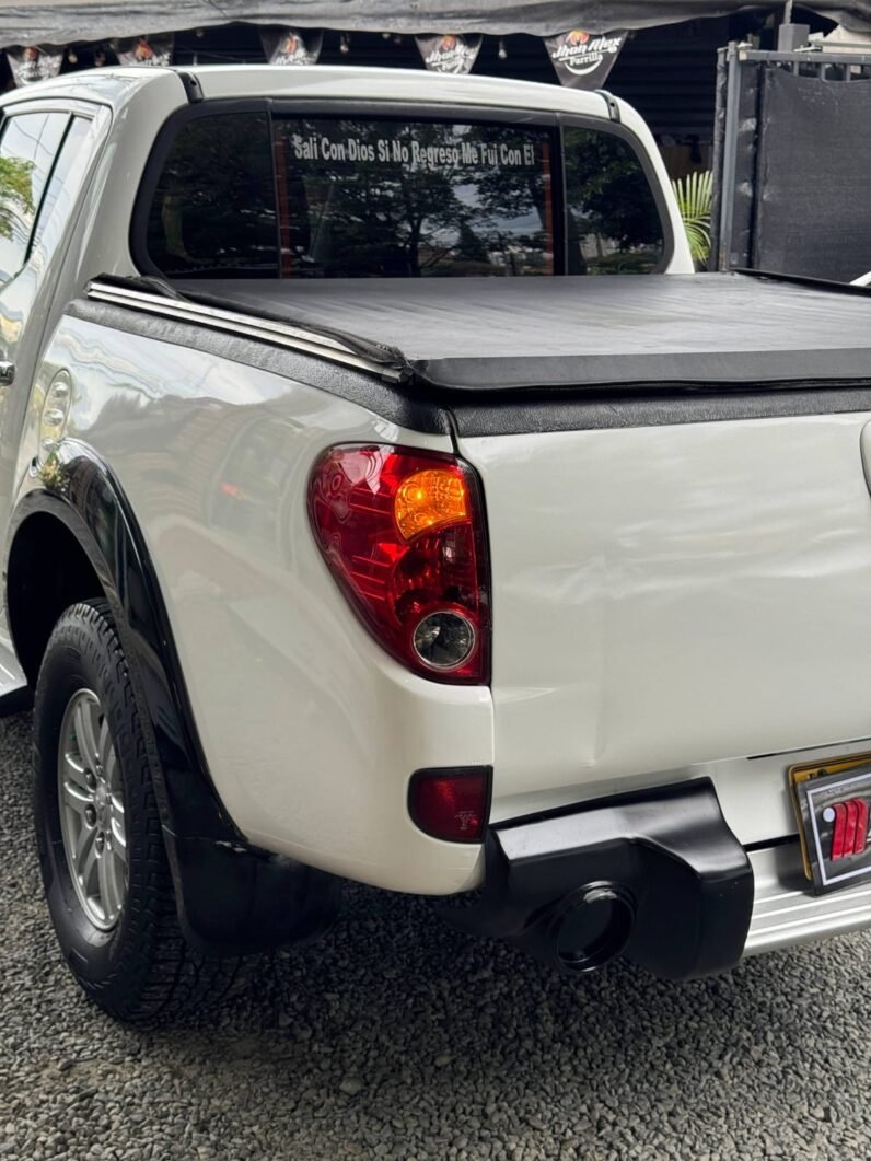 
								MITSUBISHI SPORTERO L200 MT 4X4 DIESEL full									