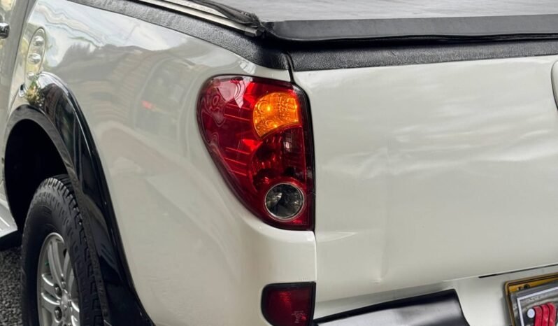 
								MITSUBISHI SPORTERO L200 MT 4X4 DIESEL full									