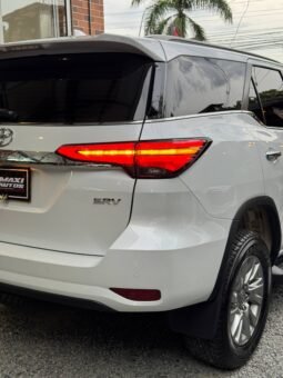 
										TOYOTA FORTUNER SRV 2.8 DIÉSEL 4X2 full									