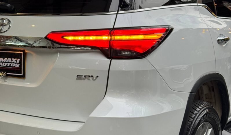 
								TOYOTA FORTUNER SRV 2.8 DIÉSEL 4X2 full									