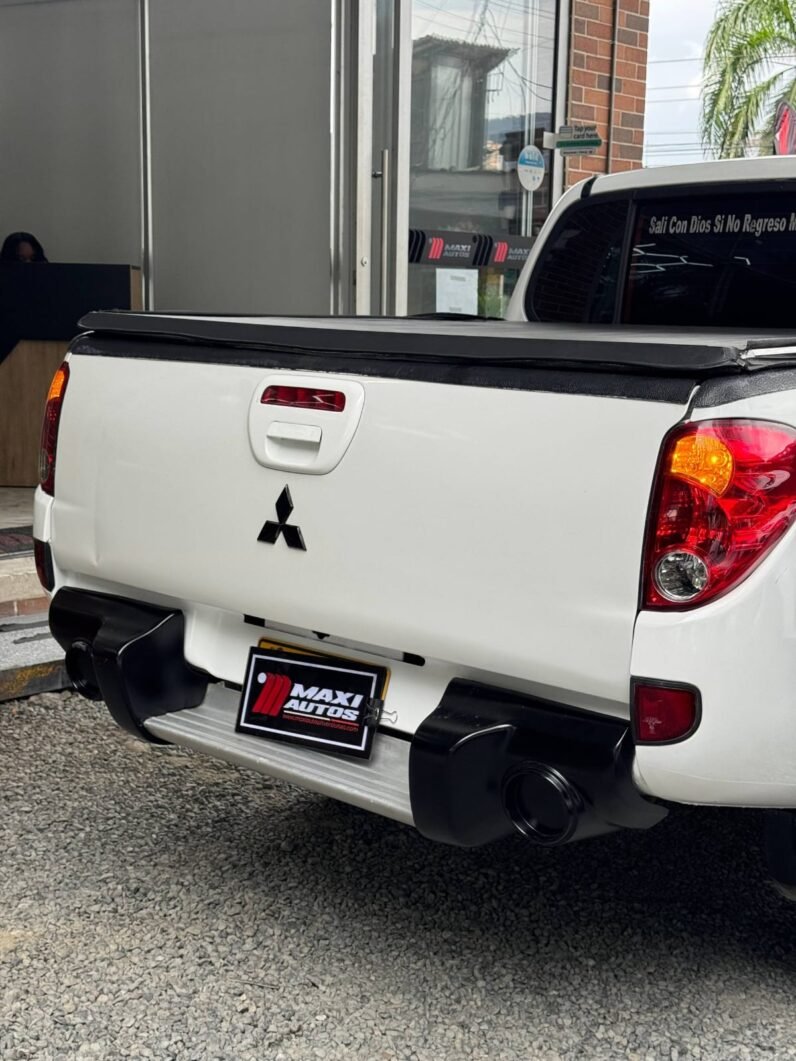 
								MITSUBISHI SPORTERO L200 MT 4X4 DIESEL full									