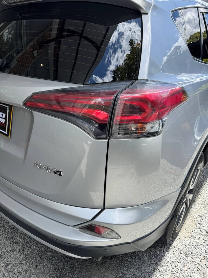 
								TOYOTA RAV4 STREET 2.0L AT 4×2 full									