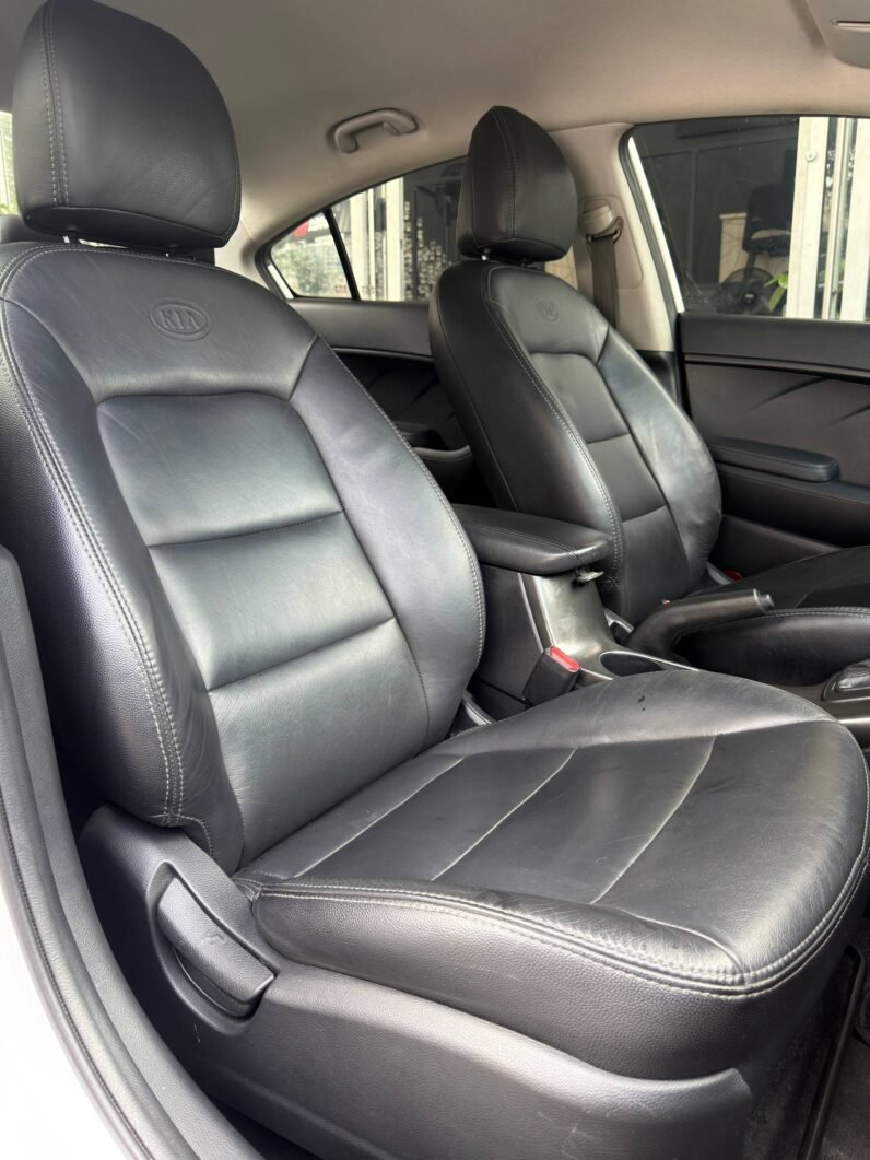 
								KIA CERATO PRO EX 1.6 AT full									