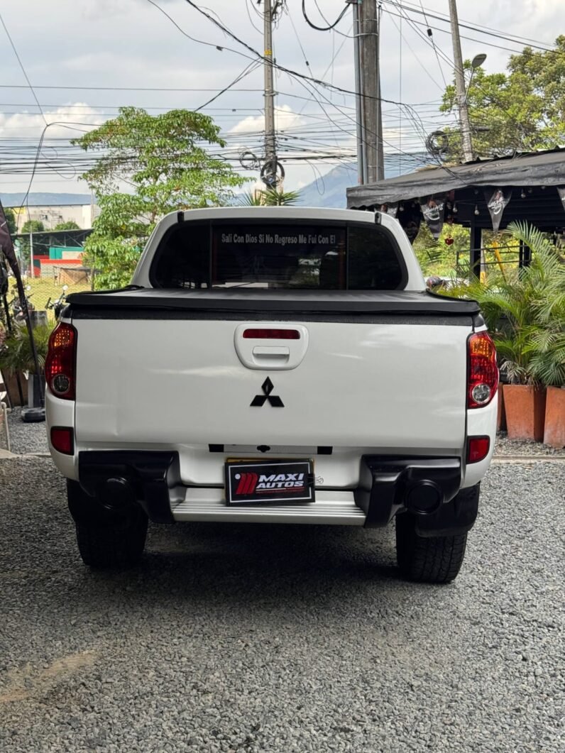 
								MITSUBISHI SPORTERO L200 MT 4X4 DIESEL full									