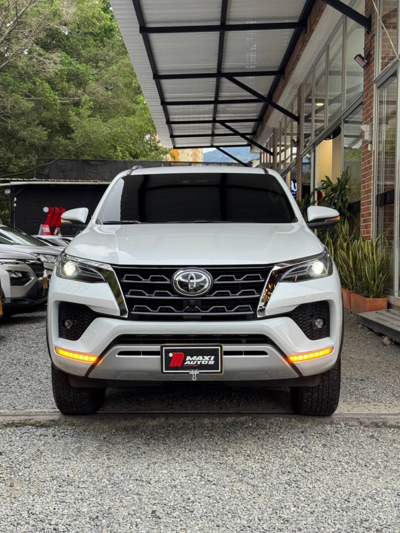 
								TOYOTA FORTUNER SRV 2.8 DIÉSEL 4X2 full									