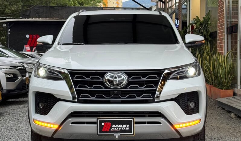 
								TOYOTA FORTUNER SRV 2.8 DIÉSEL 4X2 full									