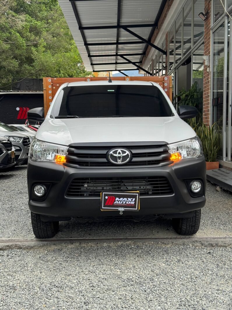 
								TOYOTA HILUX ESTACAS 2.4 MT 4X4 DIÉSEL full									