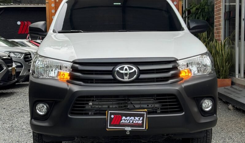 
								TOYOTA HILUX ESTACAS 2.4 MT 4X4 DIÉSEL full									