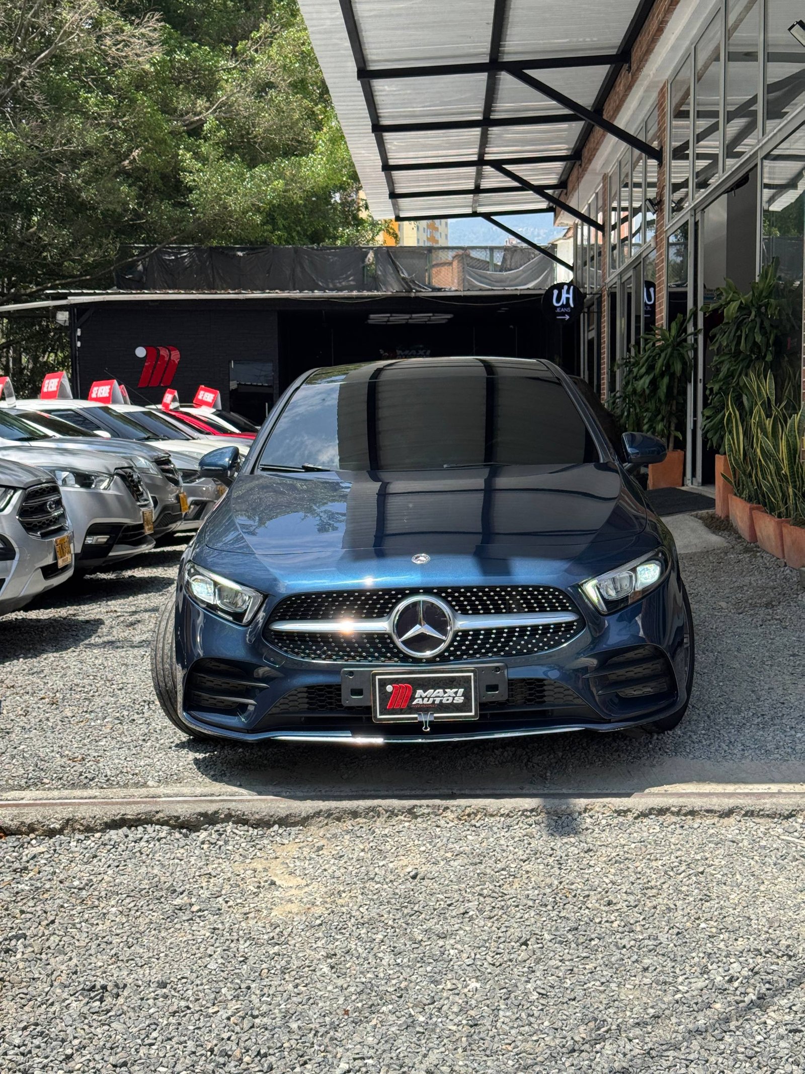MERCEDES-BENZ A 180 AT