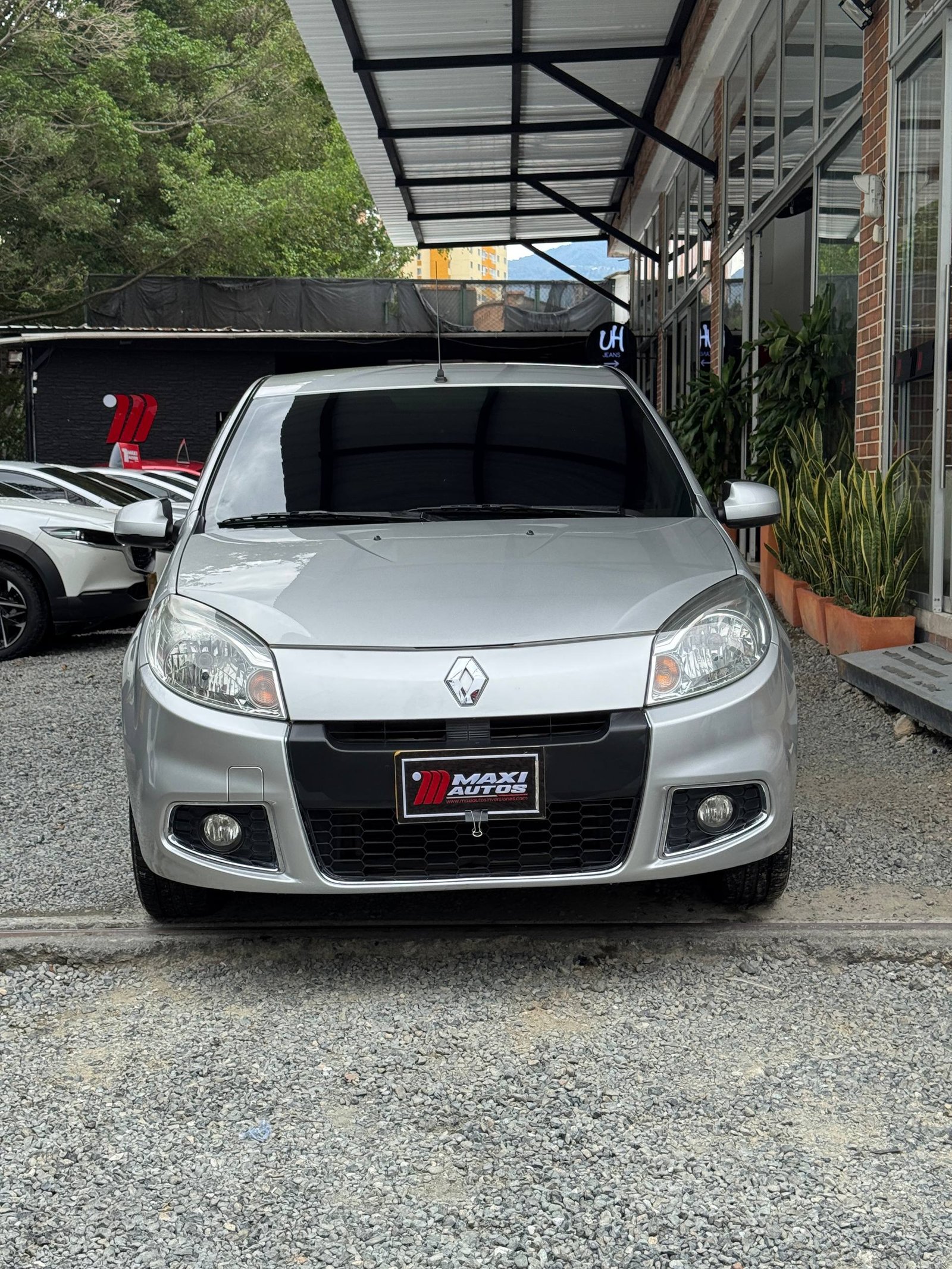 RENAULT SANDERO AUTOMATIQ