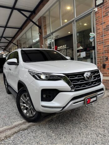 TOYOTA FORTUNER SRV 2.8 DIÉSEL 4X2