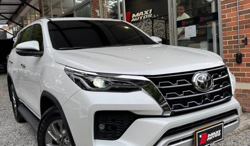 
								TOYOTA FORTUNER SRV 2.8 DIÉSEL 4X2 full									