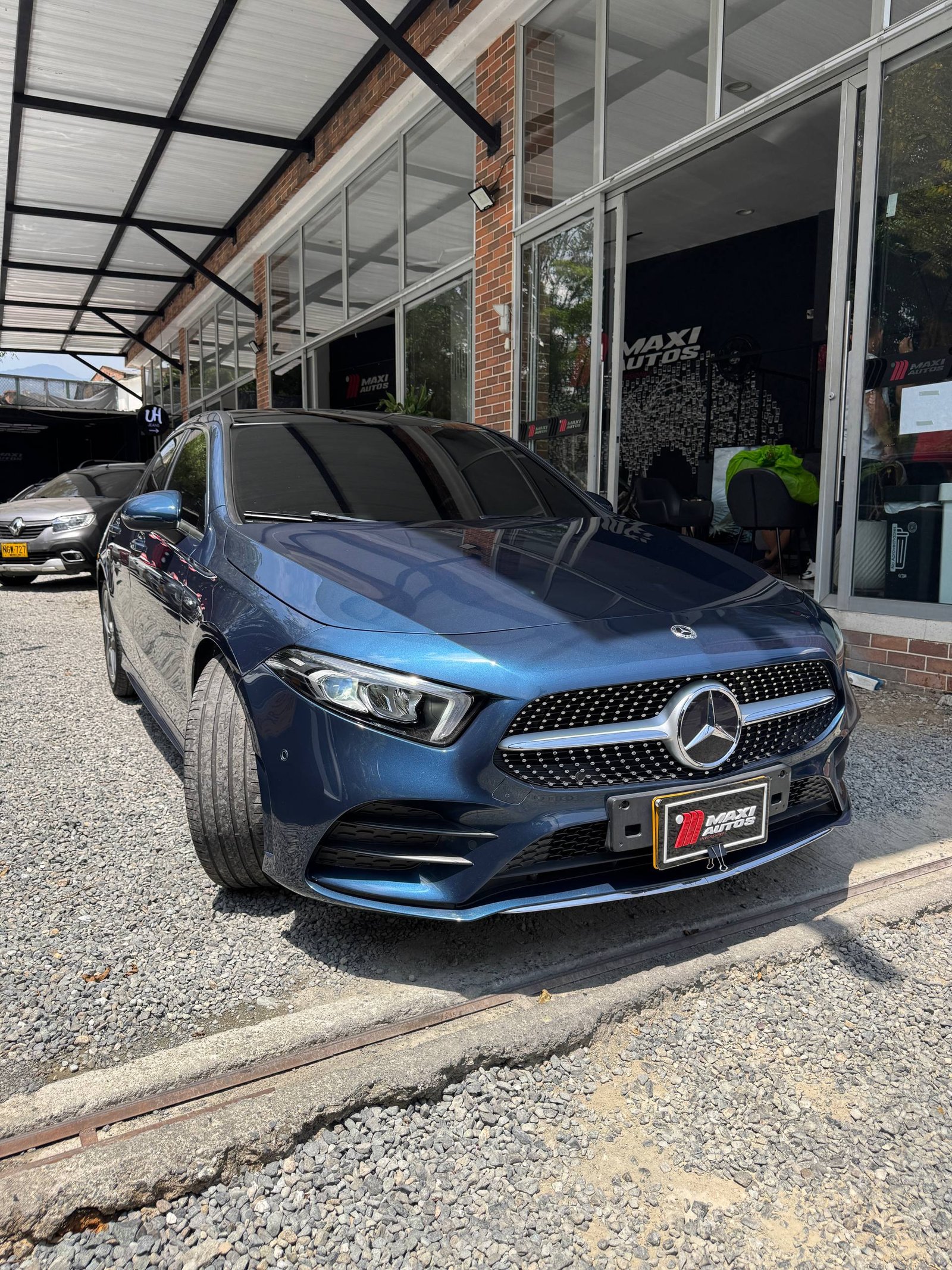 MERCEDES-BENZ A 180 AT
