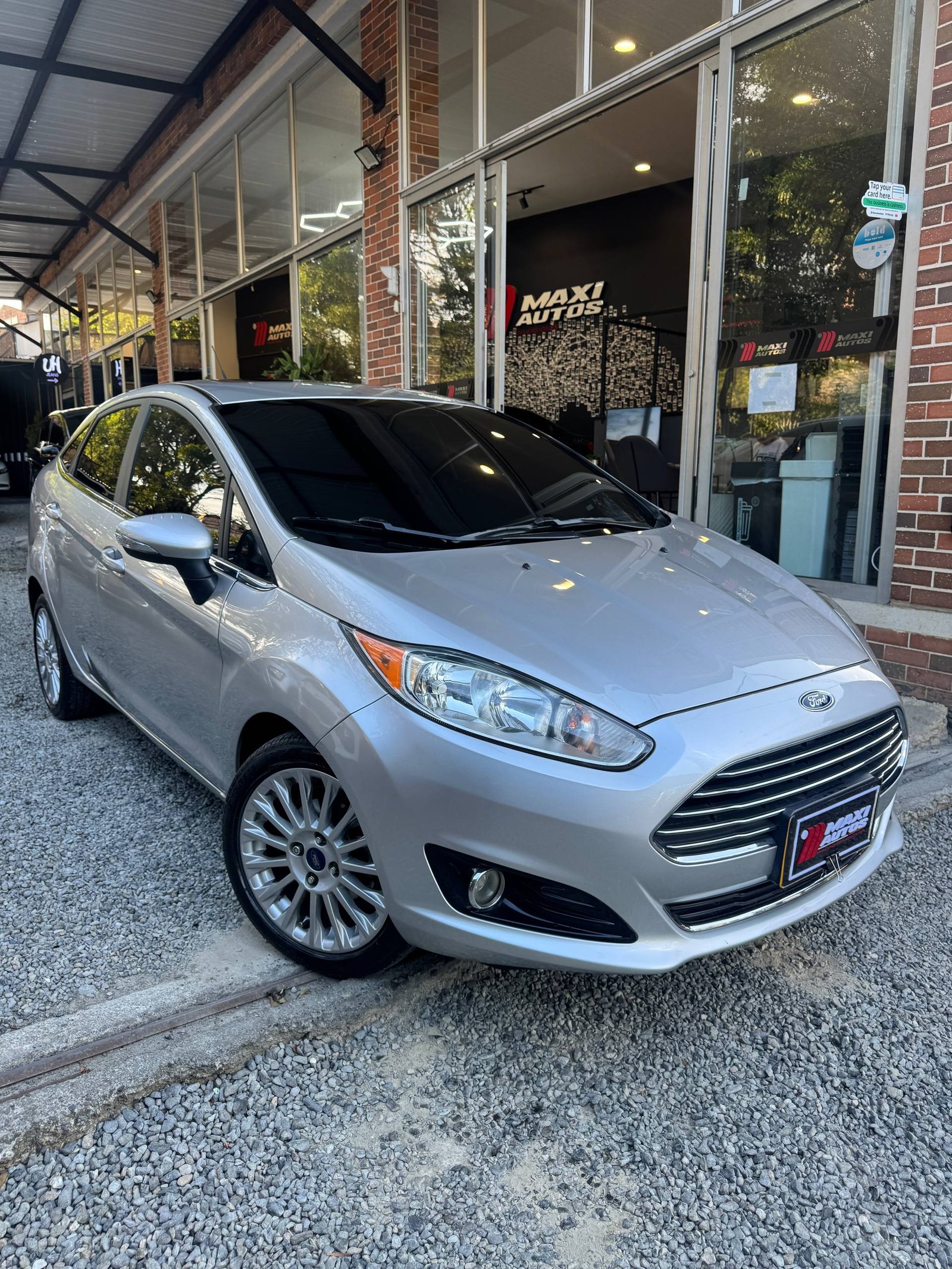 FORD FIESTA TITANIUM AT 1.6