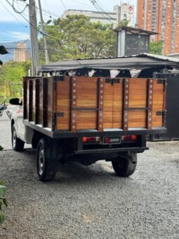 
										TOYOTA HILUX ESTACAS 2.4 MT 4X4 DIÉSEL full									