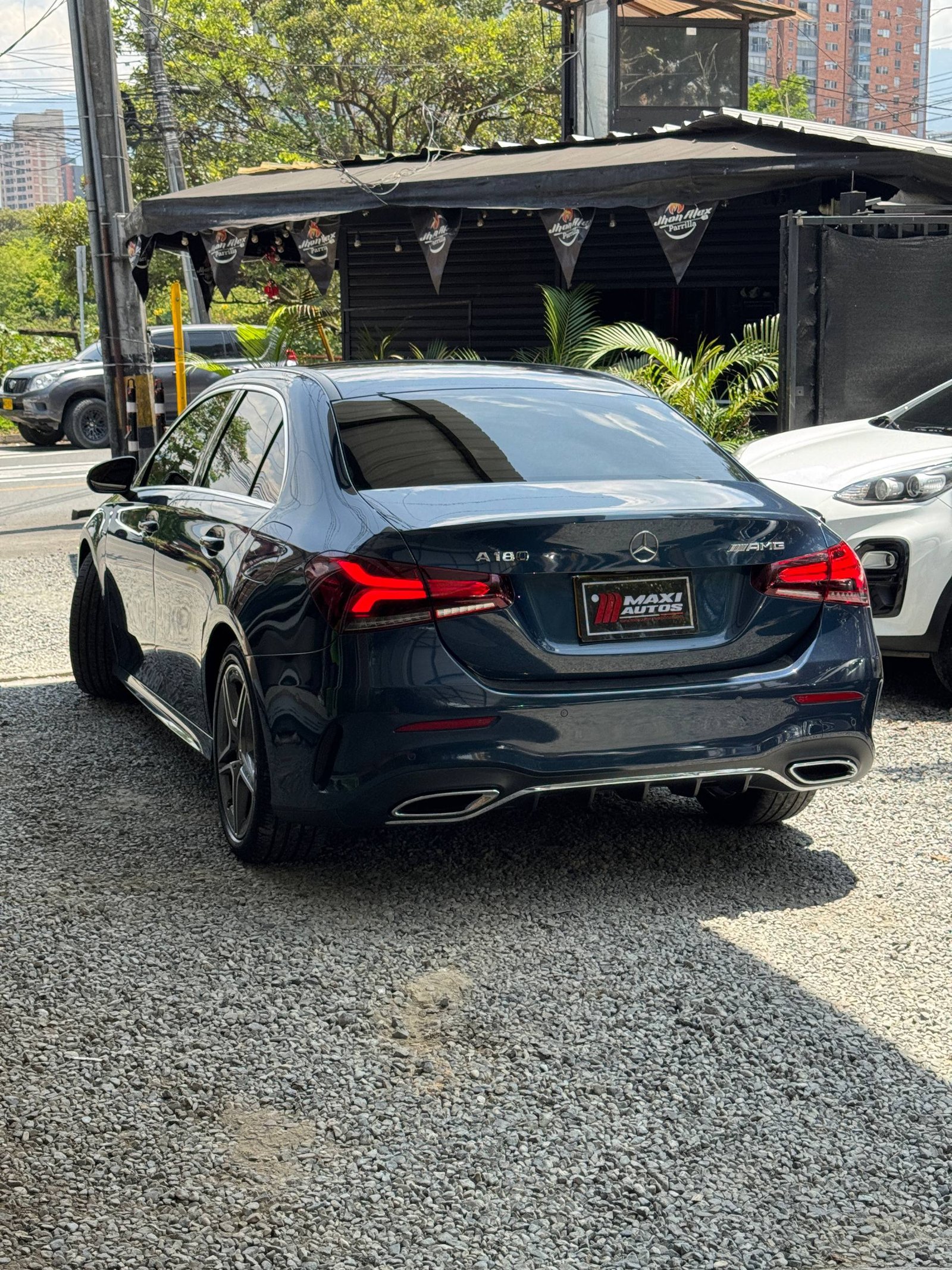 MERCEDES-BENZ A 180 AT