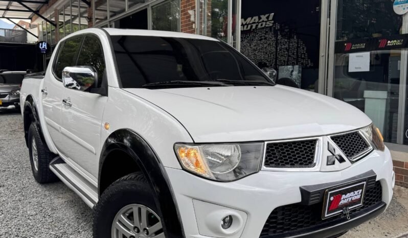 
								MITSUBISHI SPORTERO L200 MT 4X4 DIESEL full									