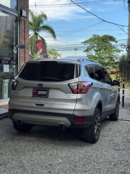 FORD ESCAPE TITANIUM AT 4X4