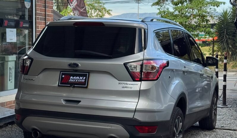 
								FORD ESCAPE TITANIUM AT 4X4 full									