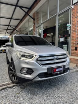 FORD ESCAPE TITANIUM AT 4X4