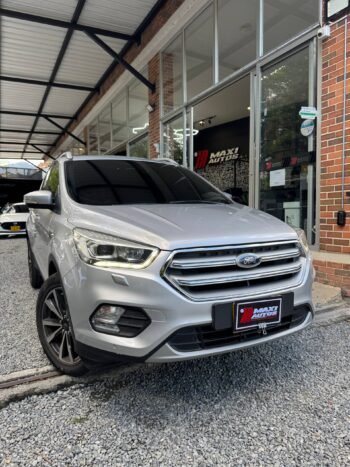 FORD ESCAPE TITANIUM AT 4X4
