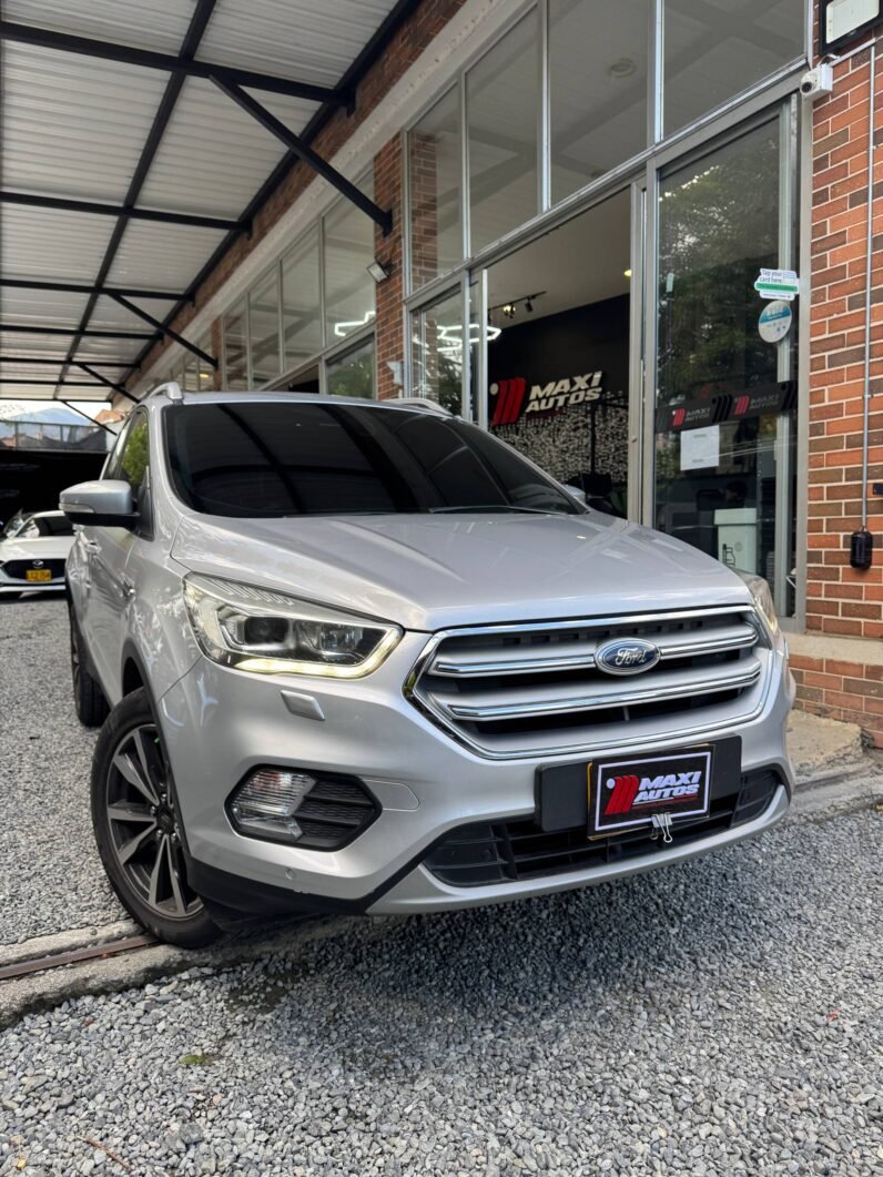 
								FORD ESCAPE TITANIUM AT 4X4 full									