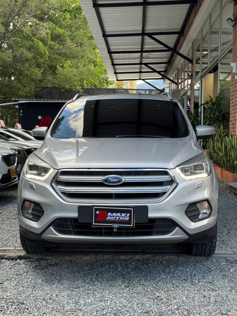 
								FORD ESCAPE TITANIUM AT 4X4 full									