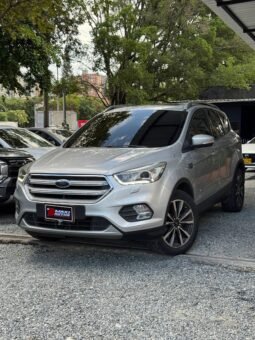 FORD ESCAPE TITANIUM AT 4X4