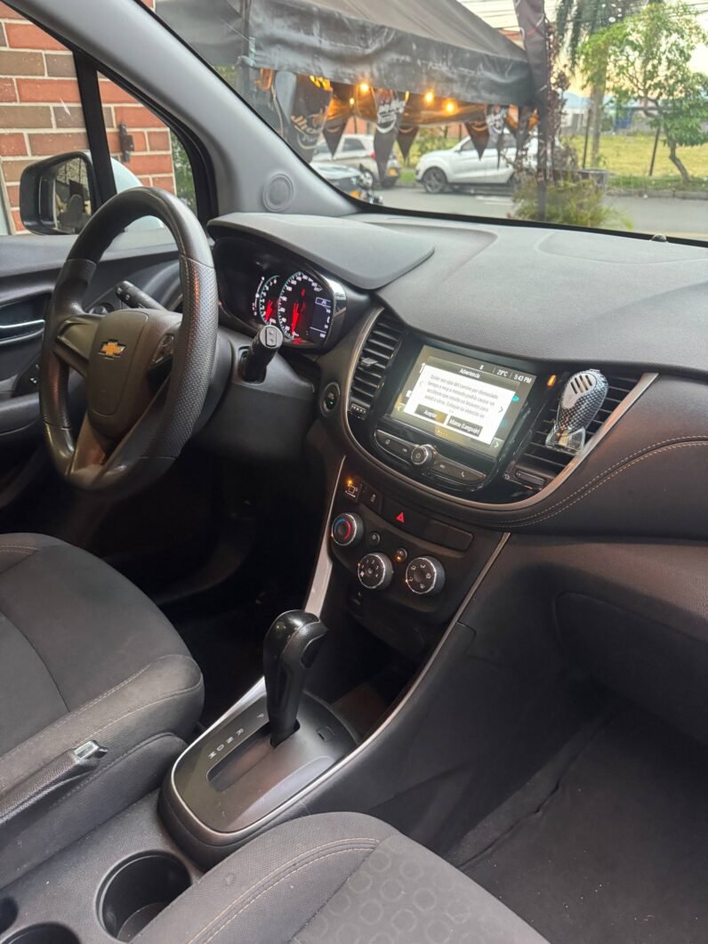 
								CHEVROLET TRACKER LT AT 1.8 full									