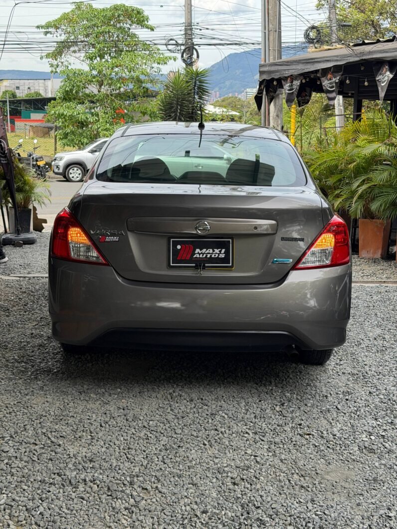 
								NISSAN VERSA SENSE MT 1.6 full									