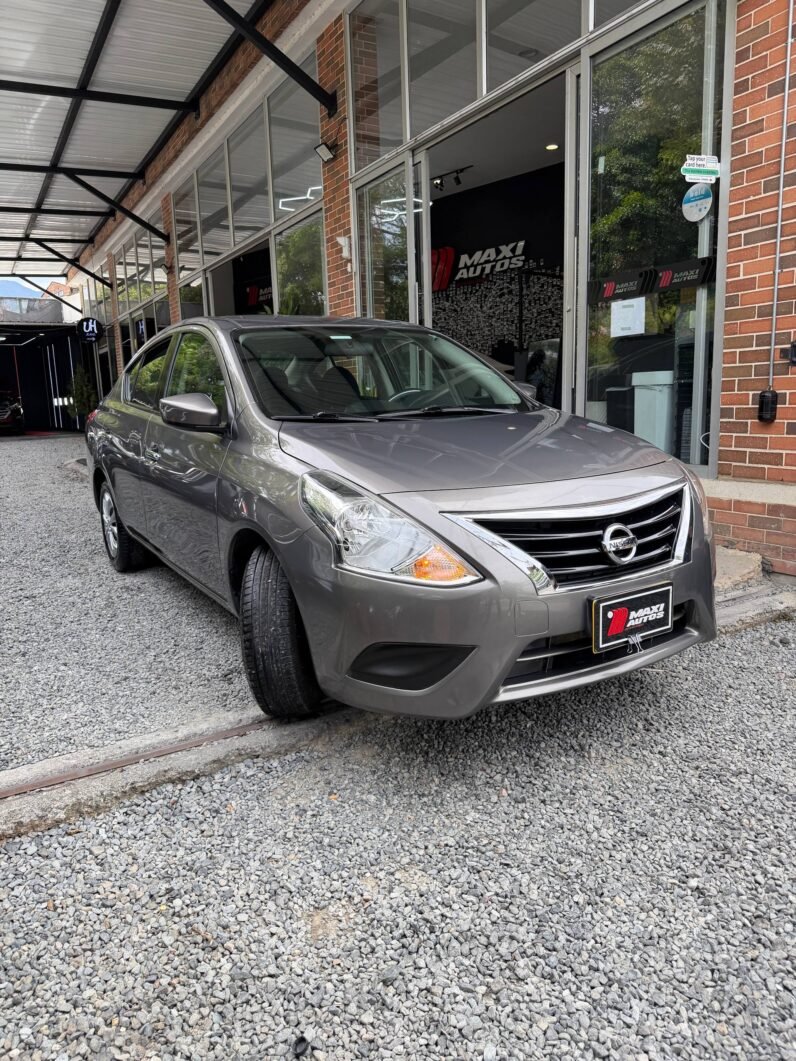 
								NISSAN VERSA SENSE MT 1.6 full									