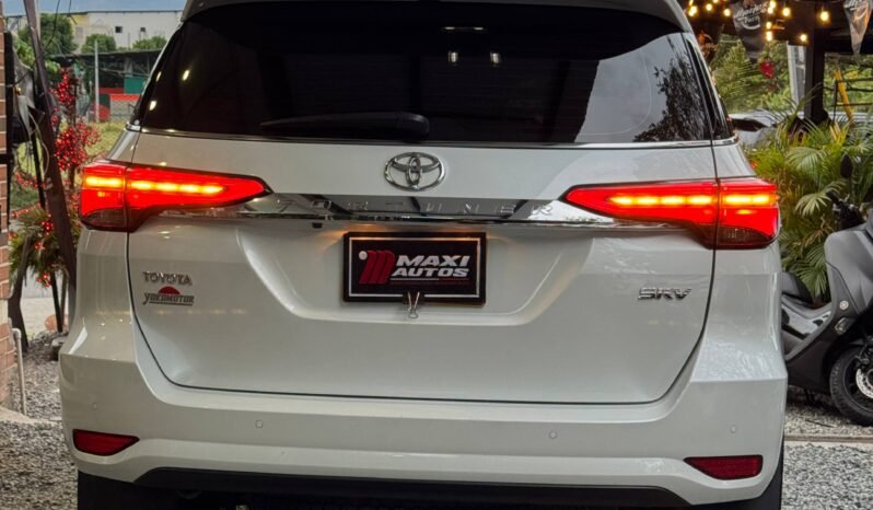 
								TOYOTA FORTUNER SRV 2.8 DIÉSEL 4X2 full									