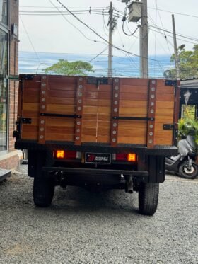 TOYOTA HILUX ESTACAS 2.4 MT 4X4 DIÉSEL