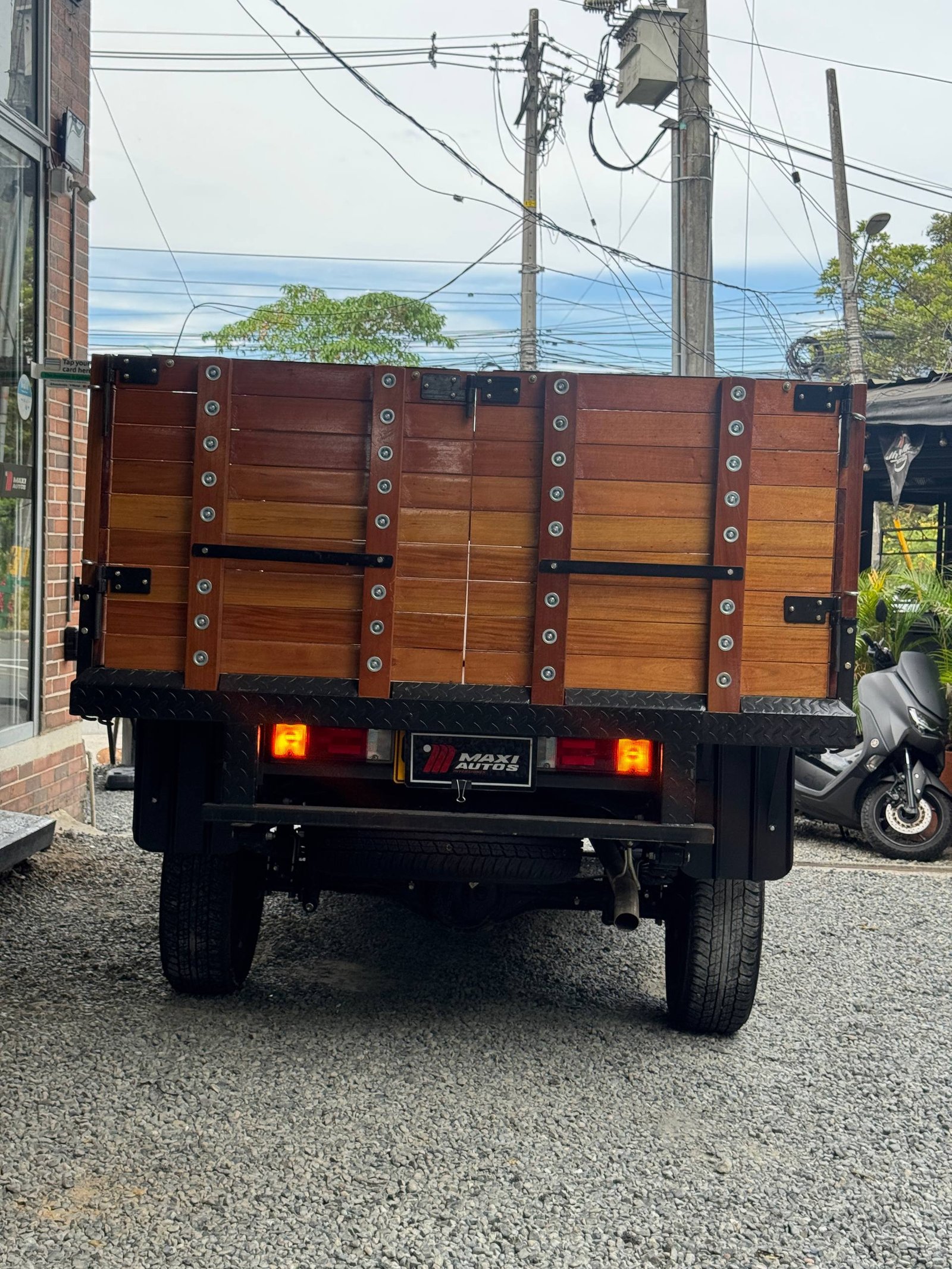 TOYOTA HILUX ESTACAS 2.4 MT 4X4 DIÉSEL