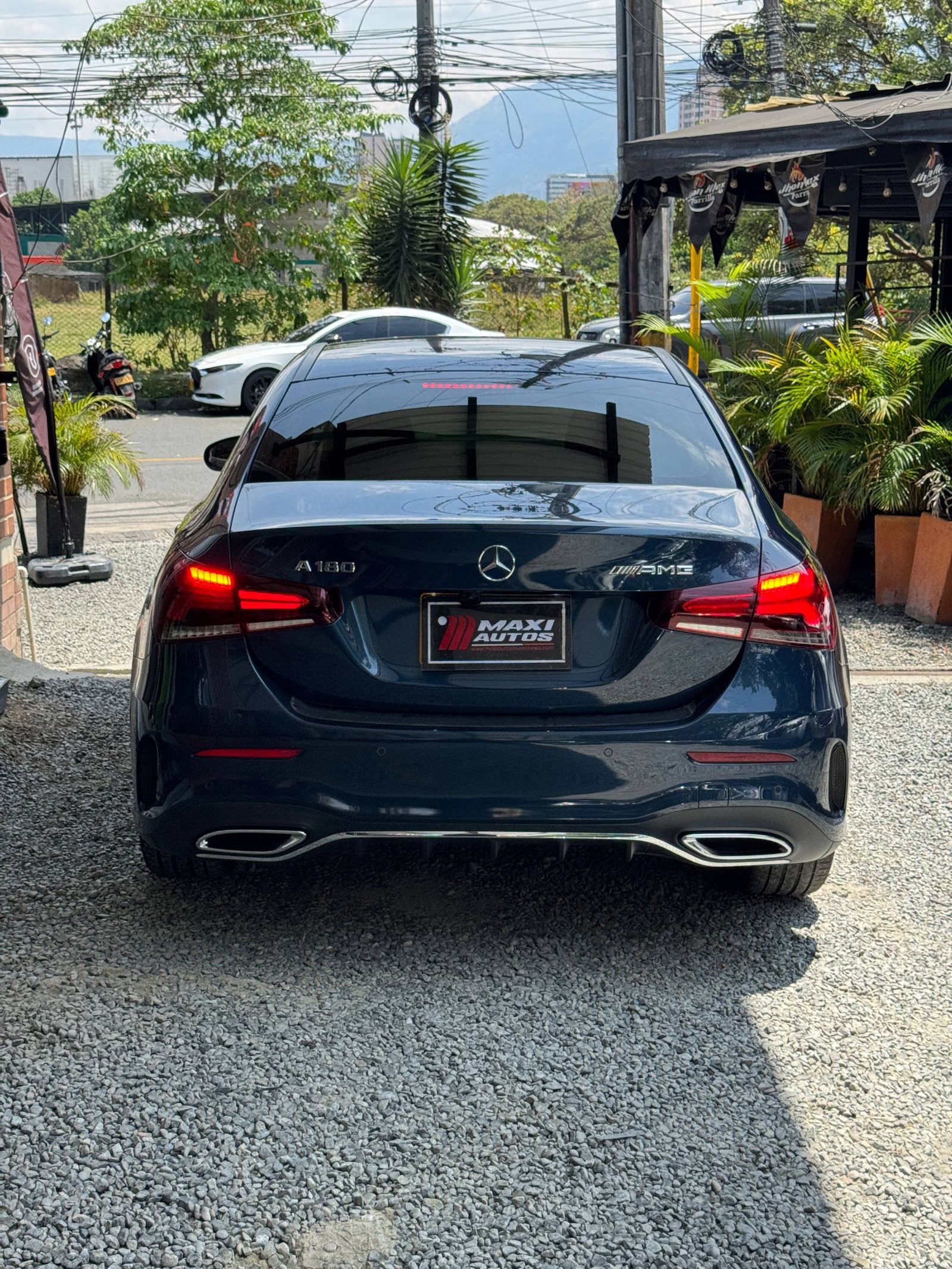 MERCEDES-BENZ A 180 AT