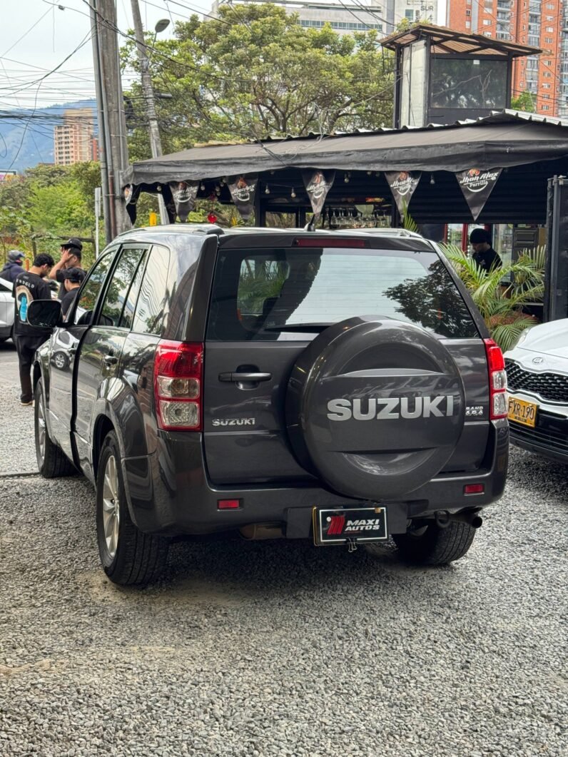 
								SUZUKI GRAND VITARA AT 2.4 4X4 full									